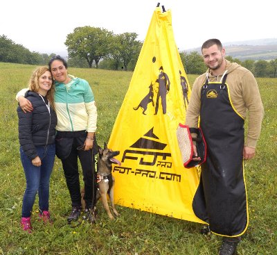 Cachette en matriel polymre pour formation de chien