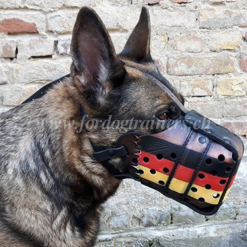 Stomaulkorb mit Deutscher Flagge fr Malinois Handbemalt - zum Schließen ins Bild klicken